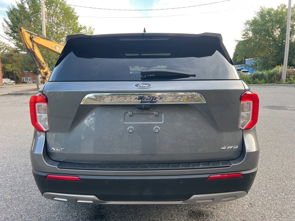 Used 2022 Ford Explorer XLT w/ Equipment Group 202A image 4