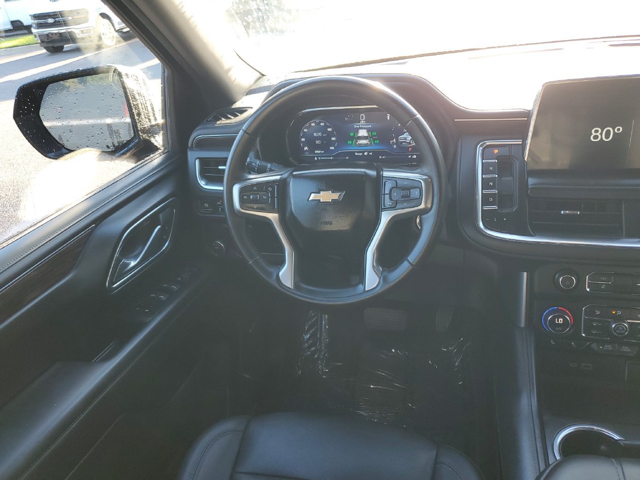 Used 2024 Chevrolet Suburban LT RWD image 11