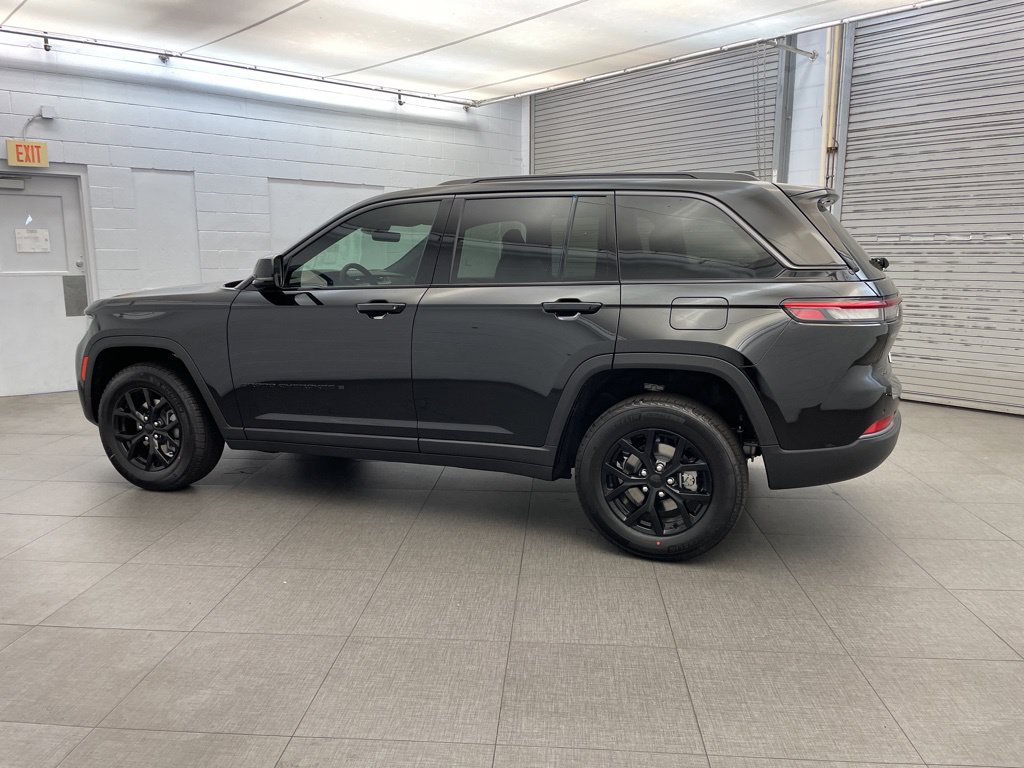 New 2026 Jeep Grand Cherokee Altitude AWD/4WD image 5