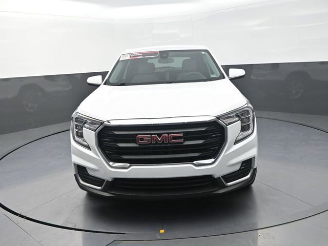 Used 2024 GMC Terrain SLE image 4