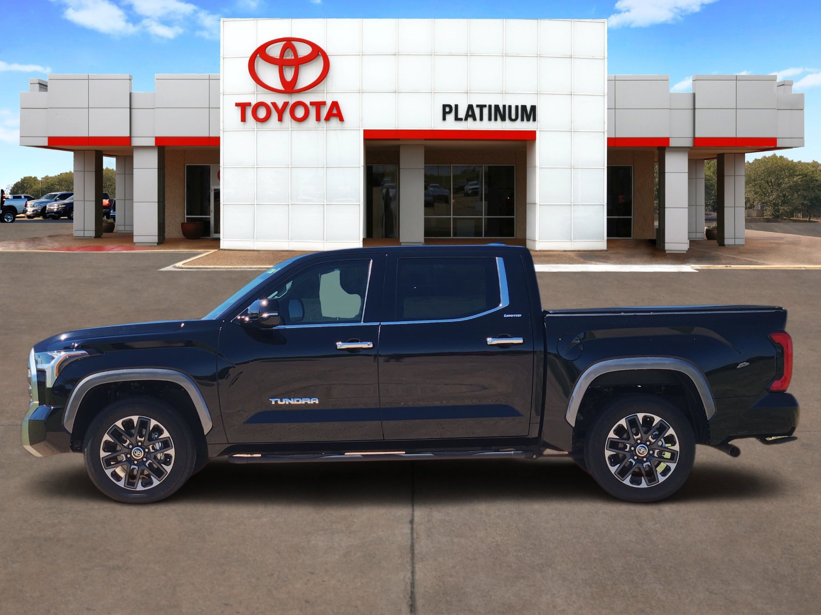 Used 2024 Toyota Tundra Limited w/ Power Package AWD/4WD image 3