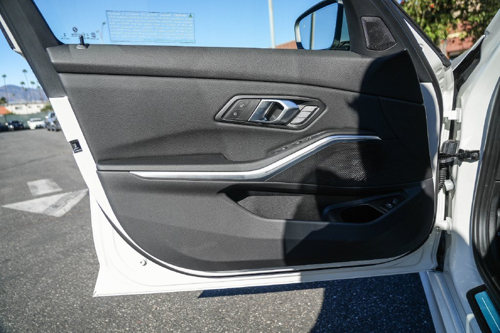 New 2026 BMW 330i Sedan w/ Convenience Package RWD image 21