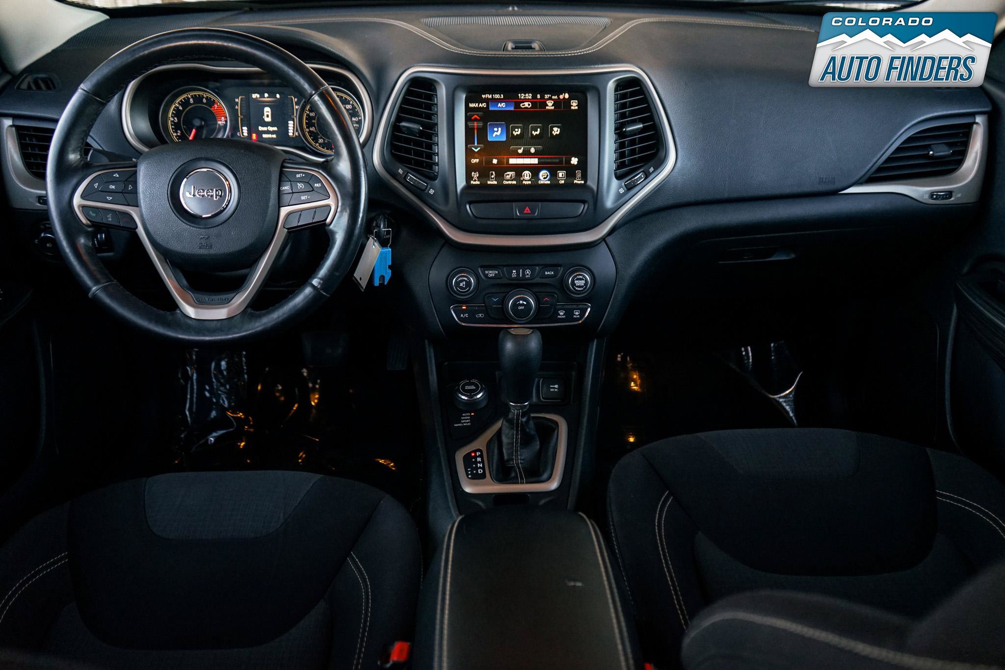 Used 2016 Jeep Cherokee Latitude w/ Cold Weather Group AWD/4WD image 23
