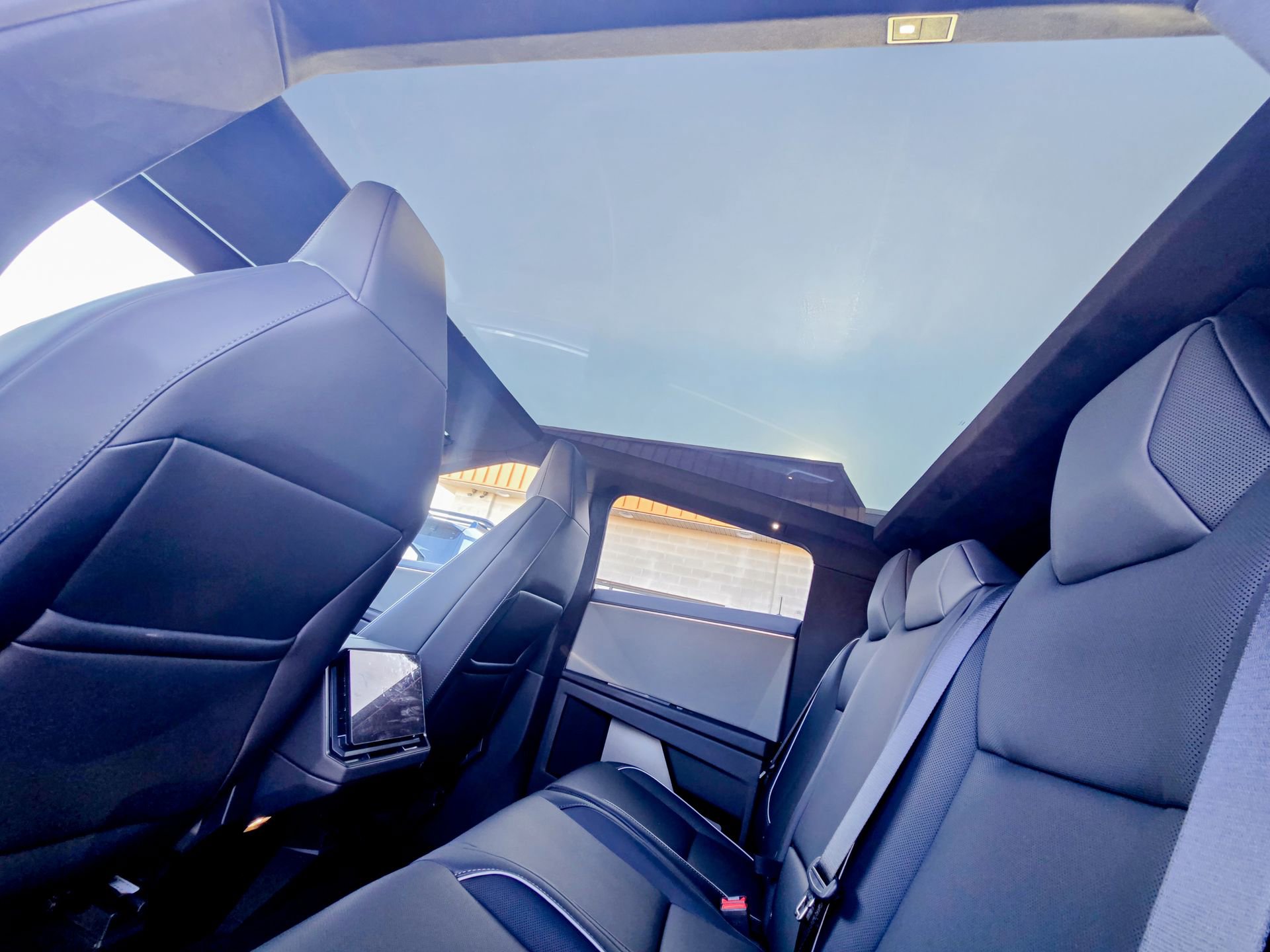 Used 2025 Tesla Cybertruck AWD Crew Cab image 22