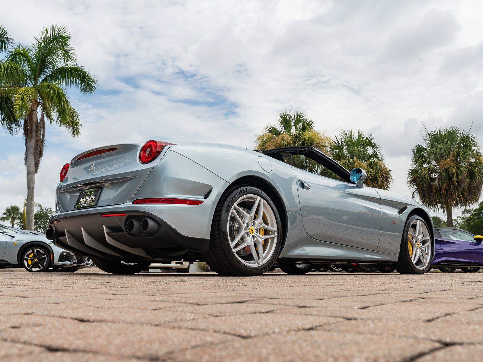 Used 2016 Ferrari California T RWD image 19