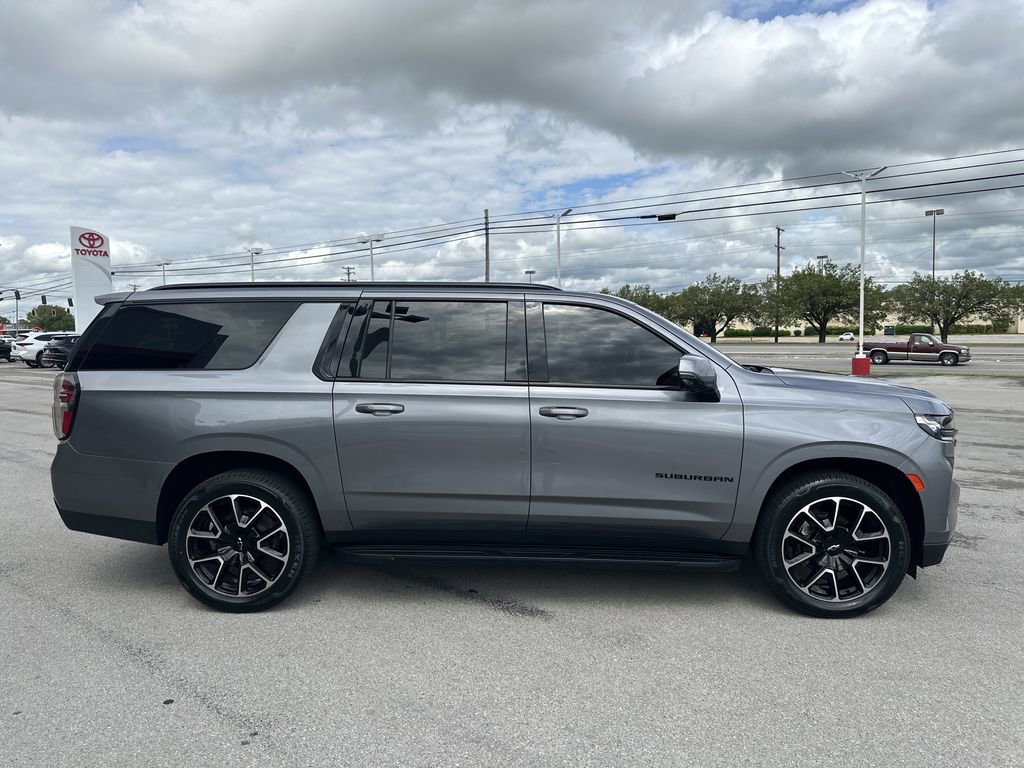 Used 2021 Chevrolet Suburban RST w/ Luxury Package AWD/4WD image 8