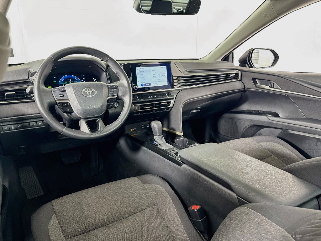 Used 2025 Toyota Camry LE w/ Convenience Package FWD image 32