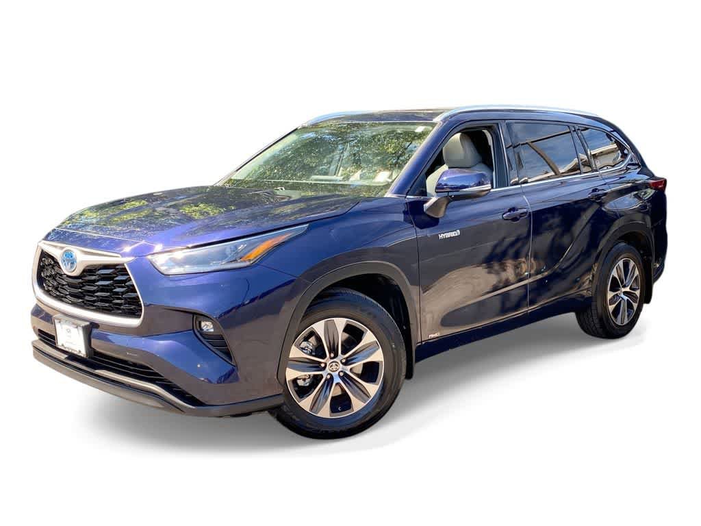 Used 2021 Toyota Highlander XLE AWD/4WD image 1