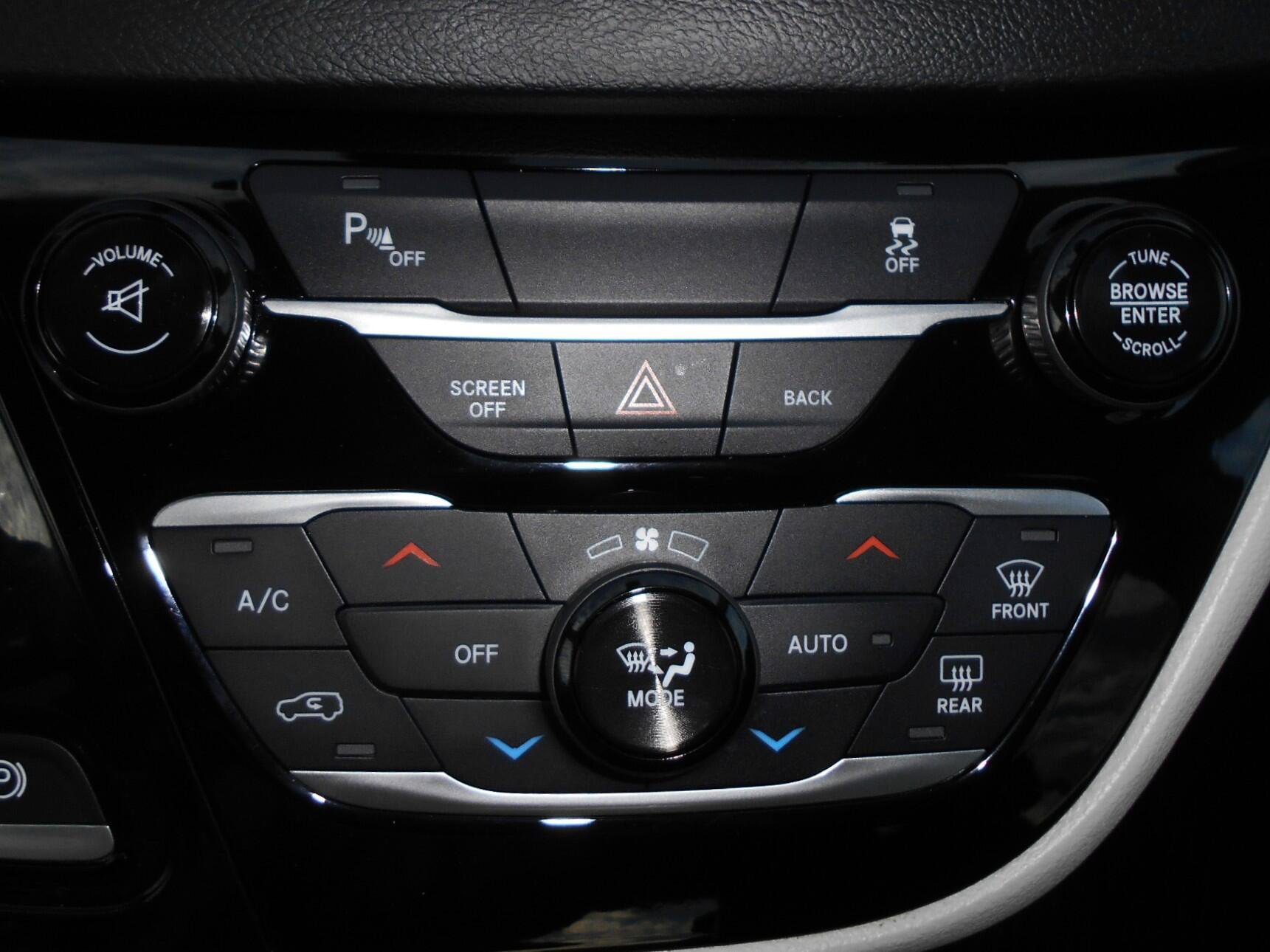 Used 2017 Chrysler Pacifica Touring-L Plus FWD image 14