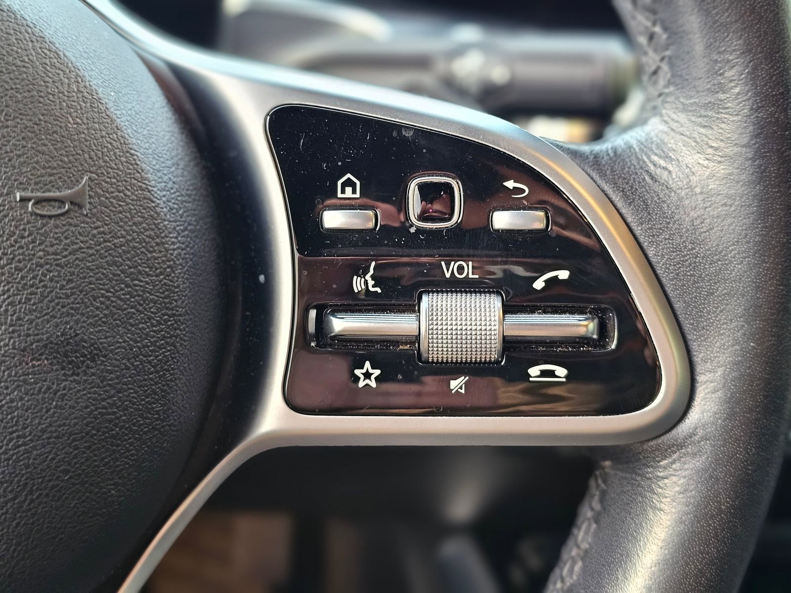 Used 2022 Mercedes-Benz GLB 250 4MATIC image 16