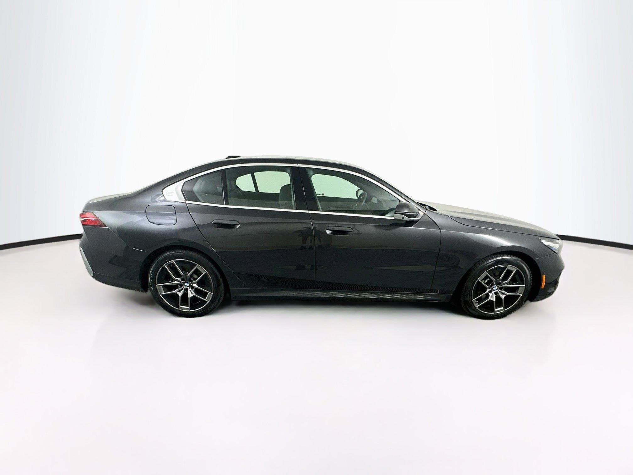 Used 2026 BMW 530i w/ Premium Package RWD image 10
