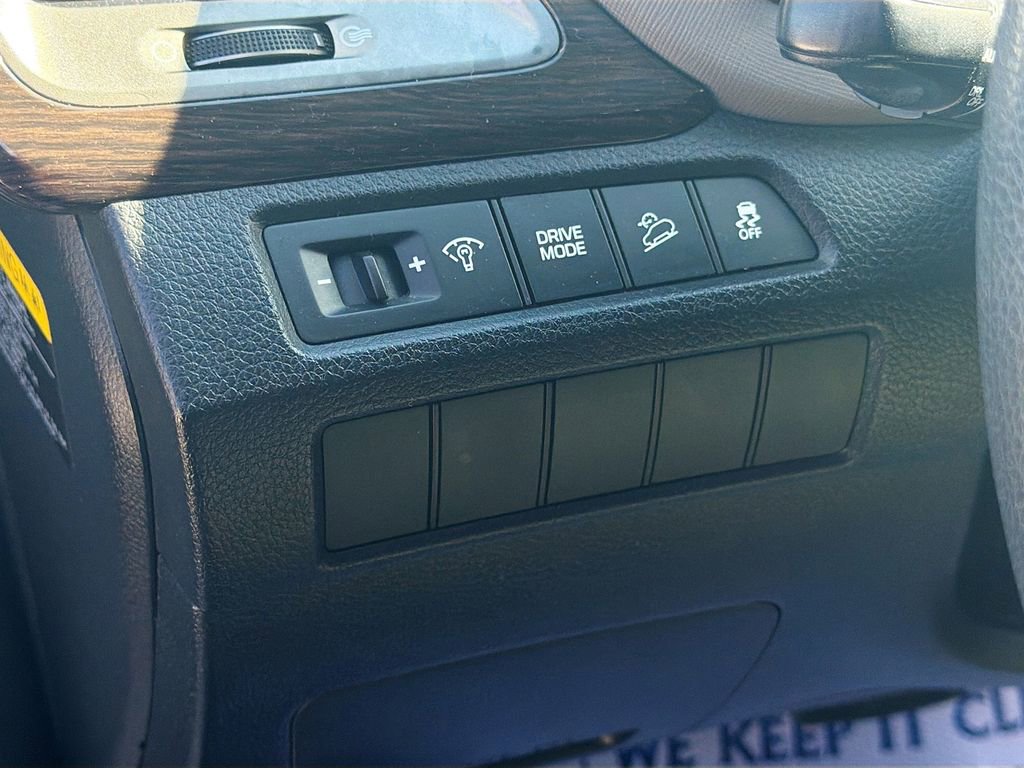 Used 2017 Hyundai Santa Fe Sport image 10