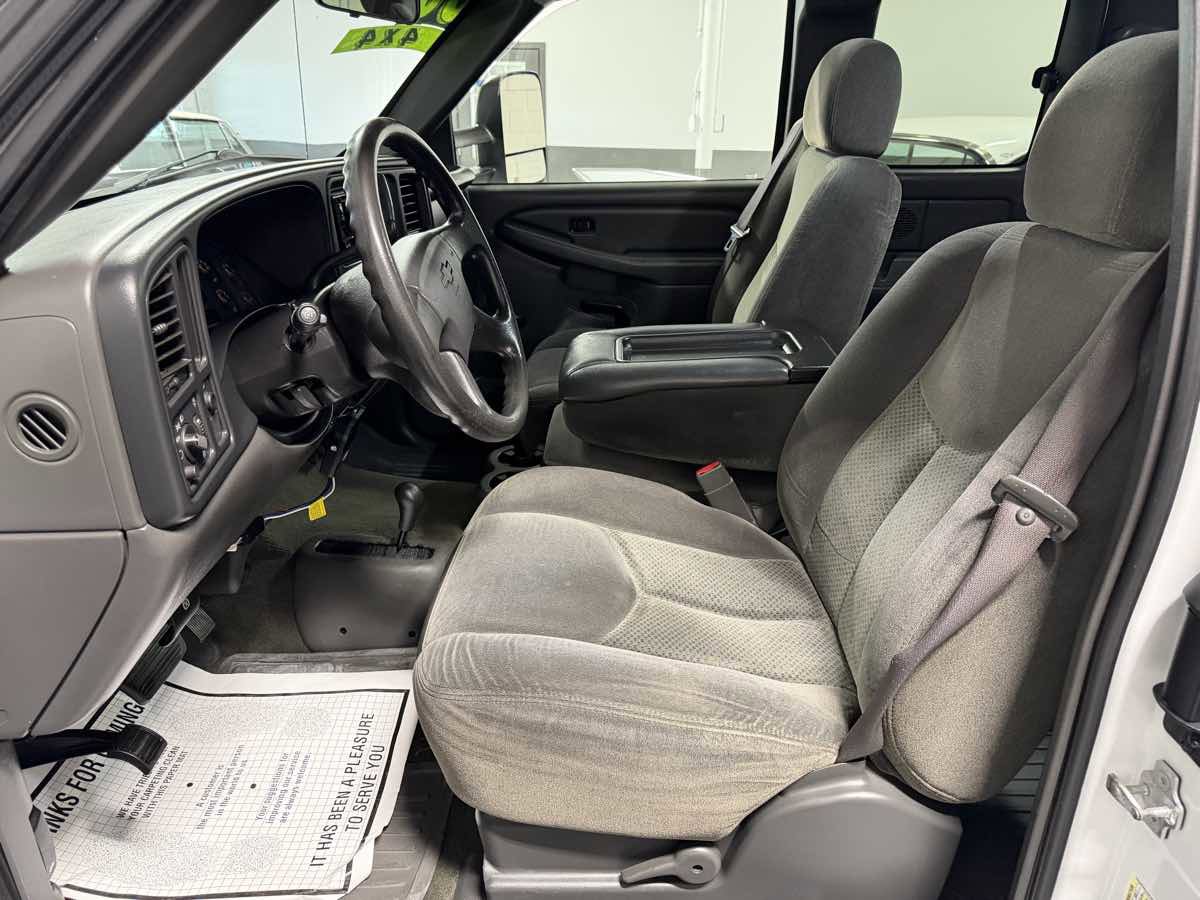 Used 2006 Chevrolet Silverado 2500 LS w/ Skid Plate Package AWD/4WD image 13