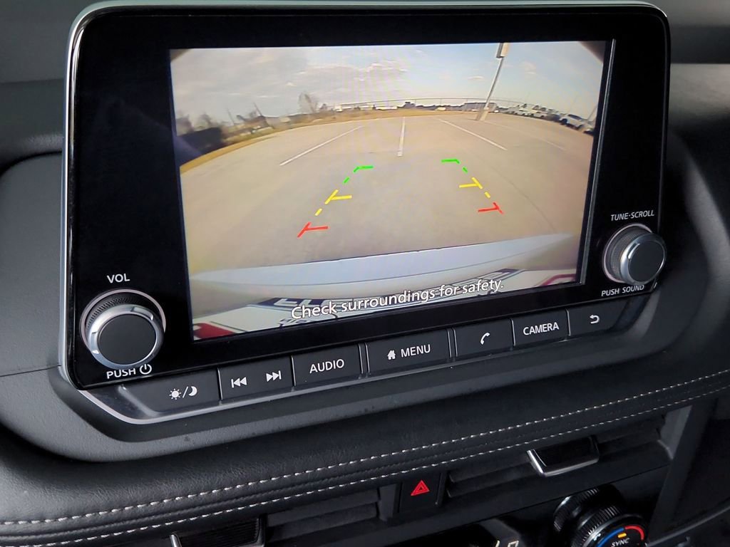 Used 2025 Nissan Rogue SV image 18