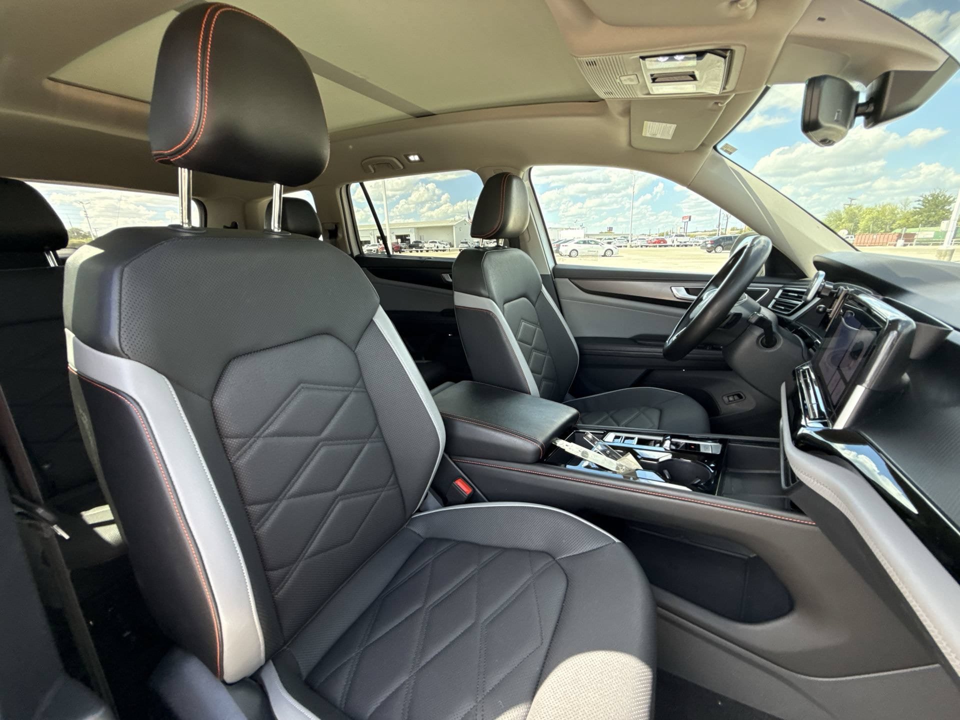 Used 2024 Volkswagen Atlas Peak Edition SE AWD/4WD image 27