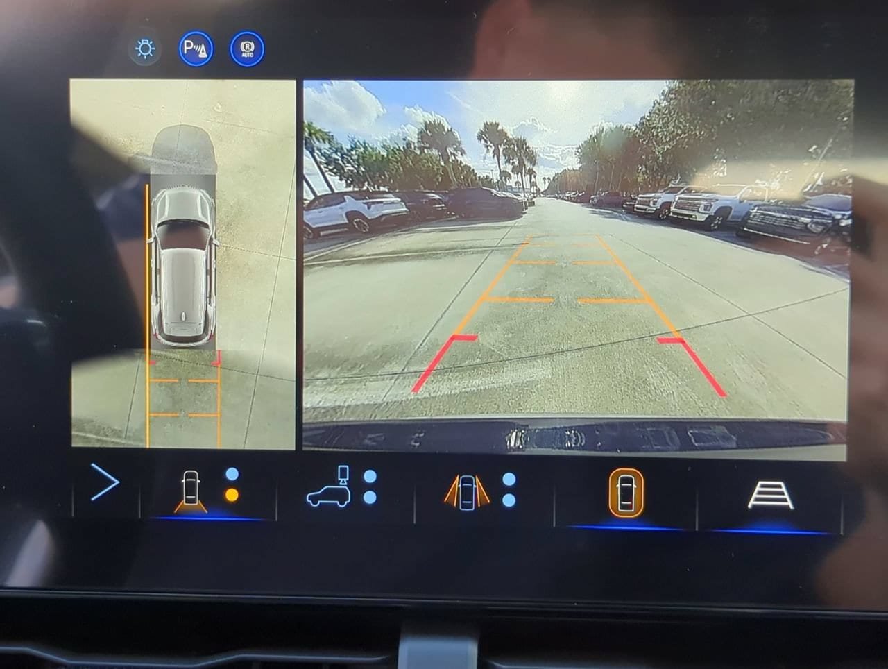 New 2027 Chevrolet Equinox LT w/ Safety and Technology Package FWD image 15