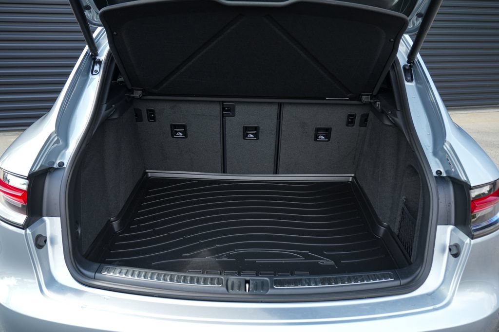 Certified 2026 Porsche Macan AWD/4WD image 17