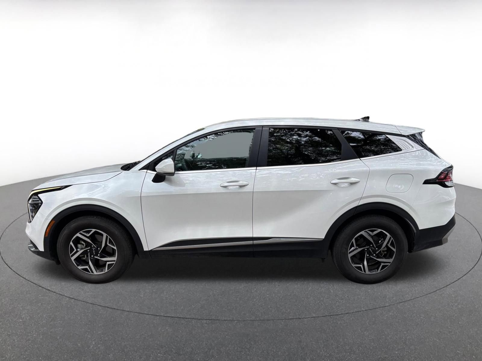 Used 2025 Kia Sportage LX FWD image 8