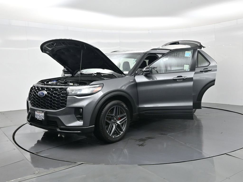 Used 2025 Ford Explorer ST-Line w/ ST-Line Street Pack image 44