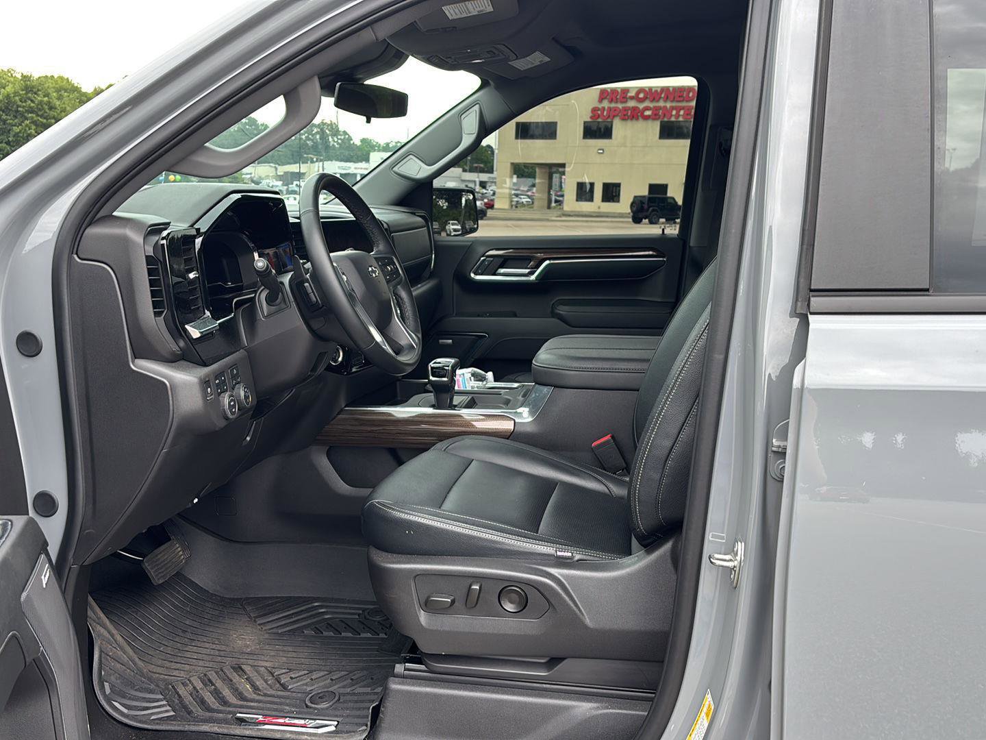Used 2024 Chevrolet Silverado 1500 LT Trail Boss w/ Convenience Package II AWD/4WD image 9