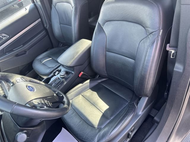 Used 2018 Ford Explorer XLT w/ Equipment Group 202A AWD/4WD image 15