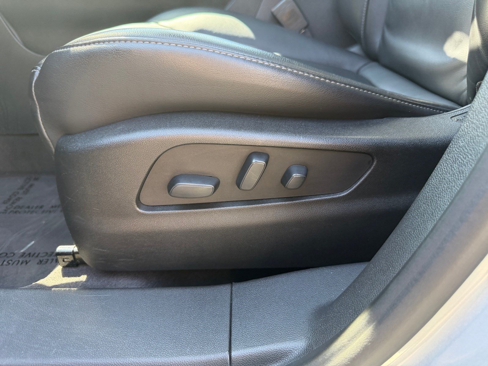 Used 2020 Cadillac XT4 Premium Luxury w/ Cold Weather Package AWD/4WD image 14