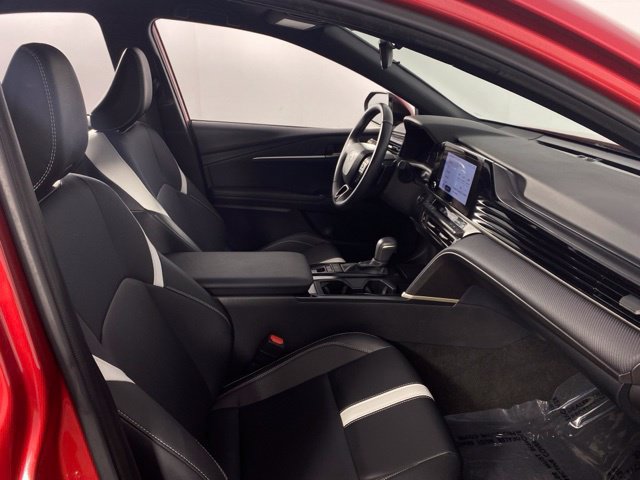 Used 2025 Toyota Camry SE FWD image 15