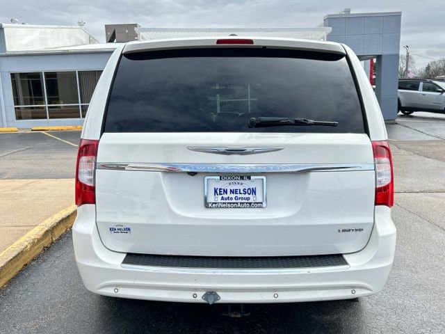 Used 2012 Chrysler Town & Country Limited image 8