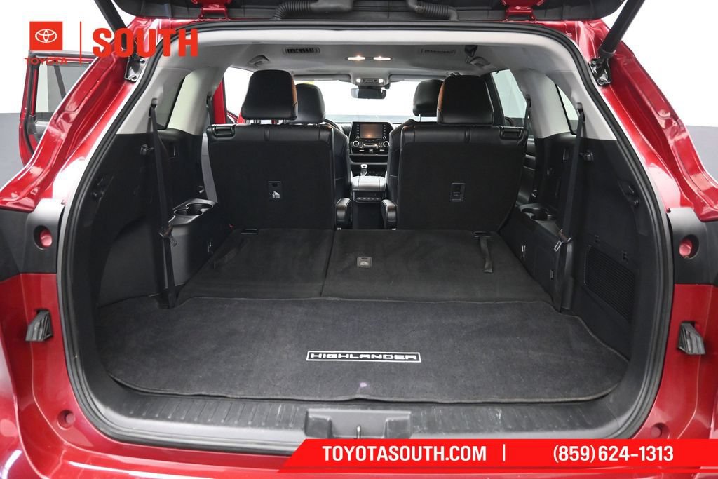 Used 2021 Toyota Highlander XLE AWD/4WD image 31
