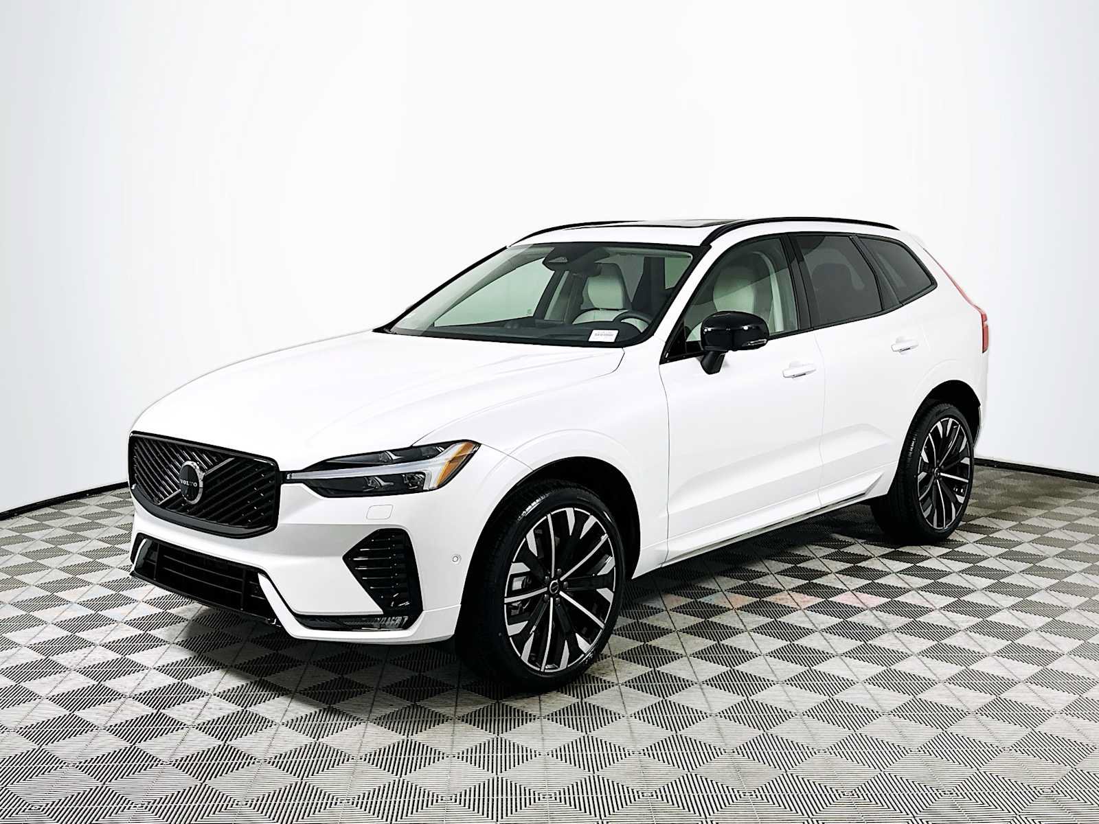 New 2026 Volvo XC60 B5 Ultra w/ Climate Package PRO AWD/4WD image 3
