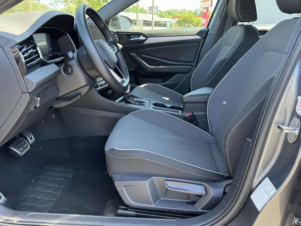 Used 2025 Volkswagen Jetta Sport FWD image 19