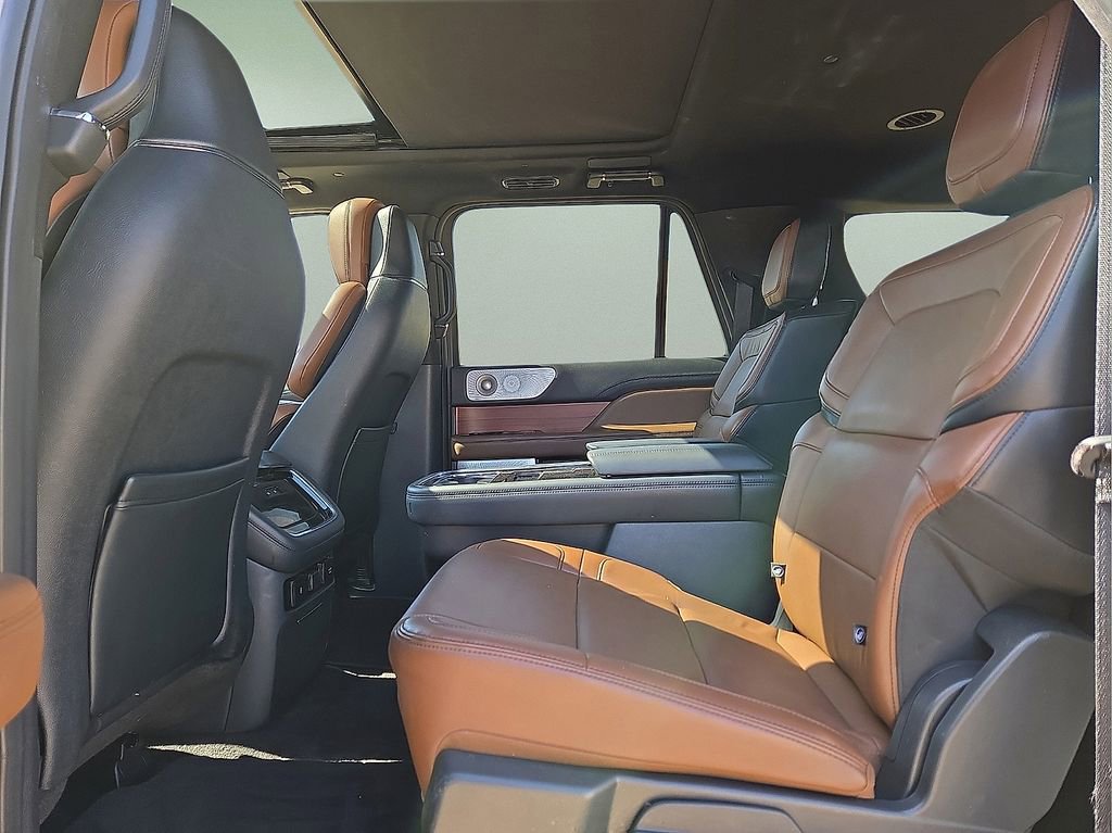 Used 2024 Lincoln Navigator L Reserve image 16
