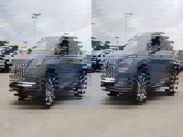 New 2026 Lincoln Corsair Premiere image 4