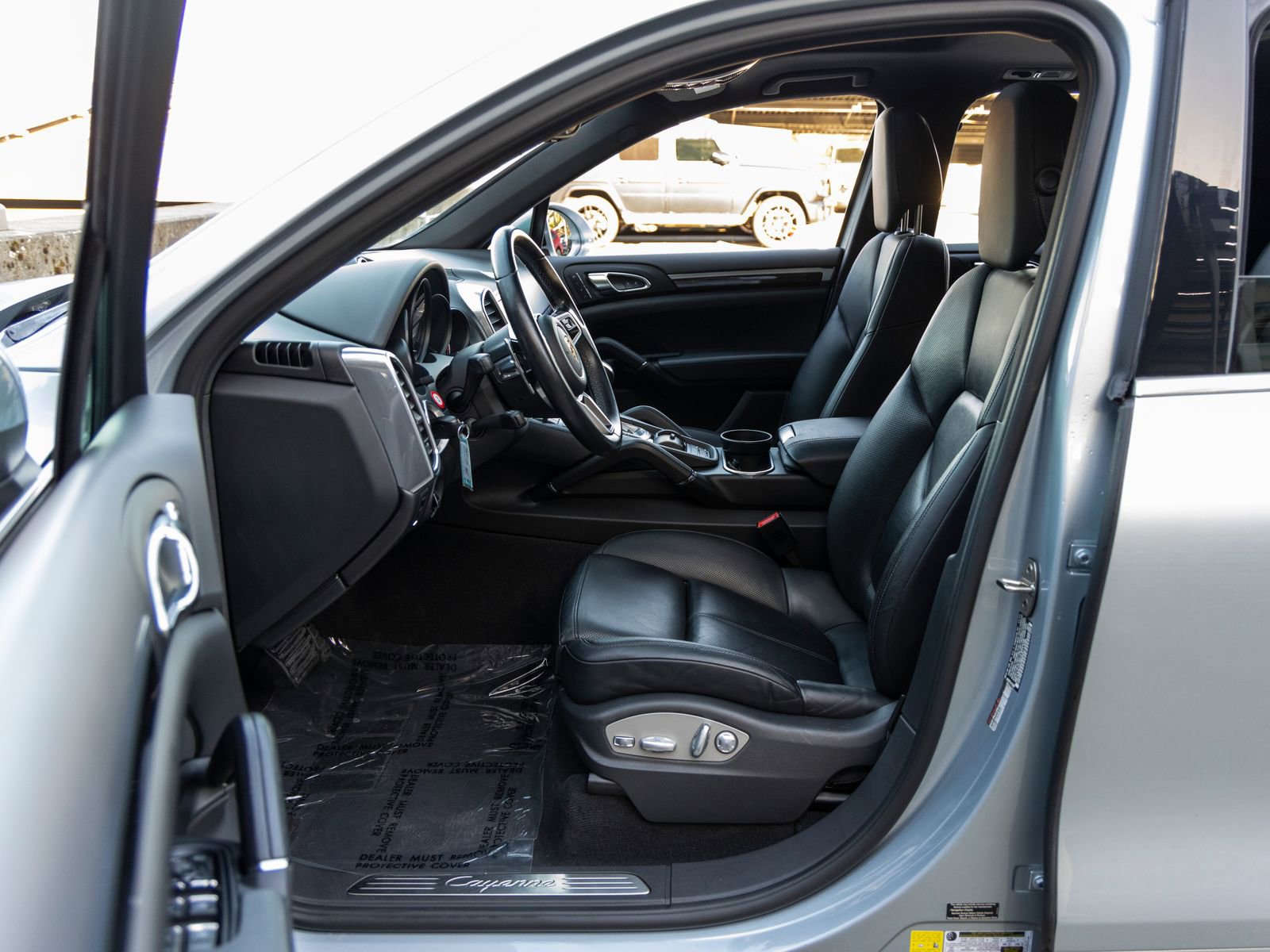 Used 2016 Porsche Cayenne image 25