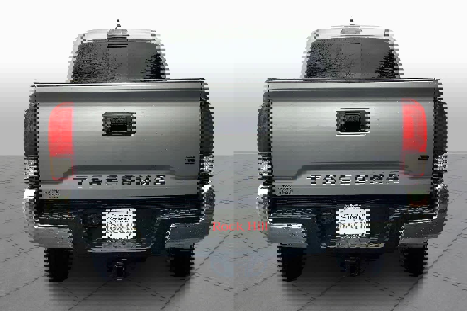 Used 2021 Toyota Tacoma SR5 RWD image 4