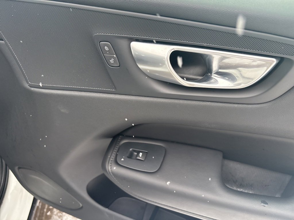 Certified 2024 Volvo XC60 B5 Plus image 39