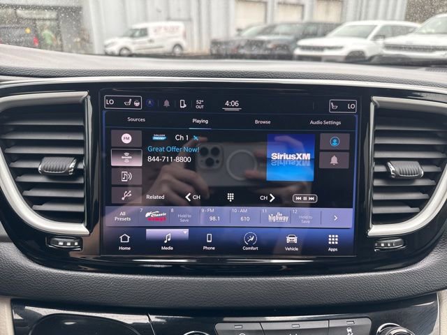 Used 2022 Chrysler Pacifica Touring-L FWD image 18