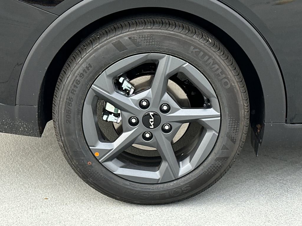New 2025 Kia K4 LXS image 7
