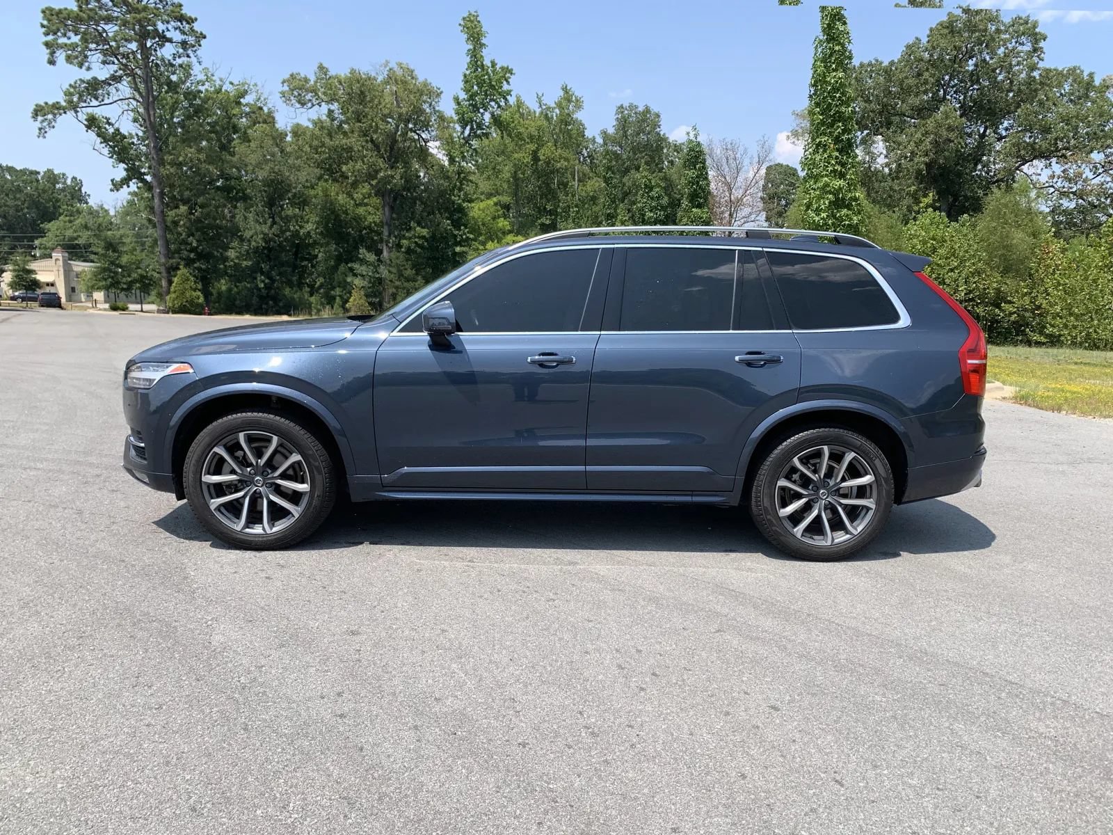 Used 2019 Volvo XC90 T5 Momentum w/ Protection Package Premier AWD/4WD image 4