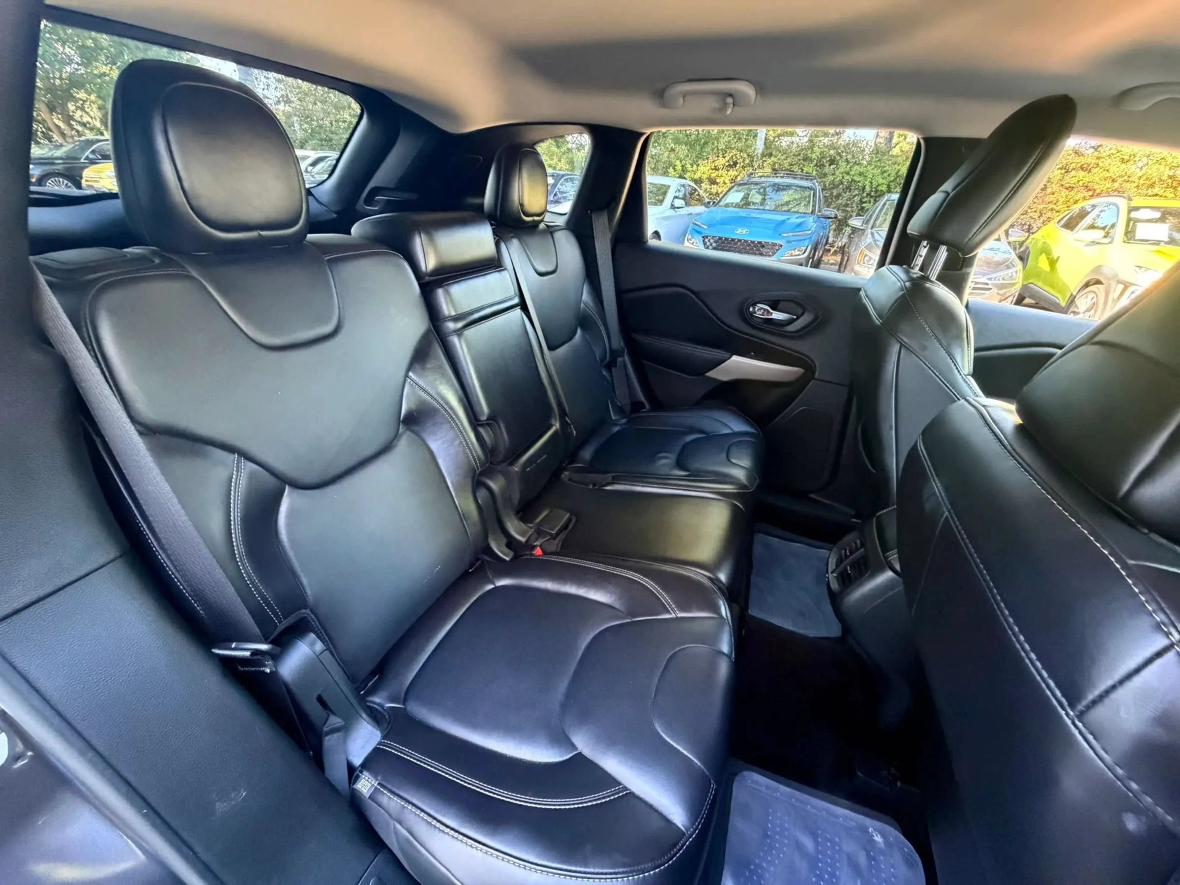 Used 2017 Jeep Cherokee Limited FWD image 13