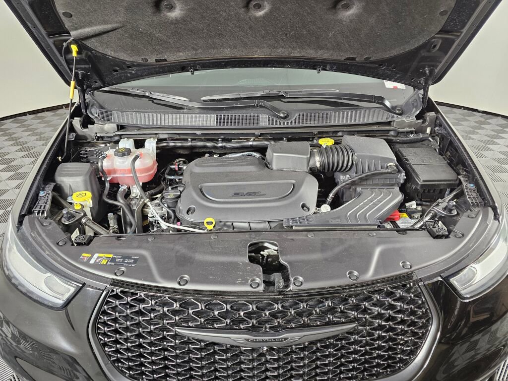 Used 2026 Chrysler Pacifica Limited w/ S Appearance Package image 9