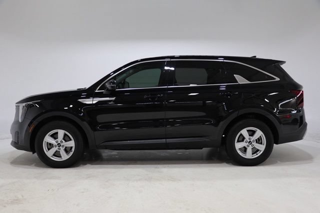 Used 2025 Kia Sorento LX FWD image 4