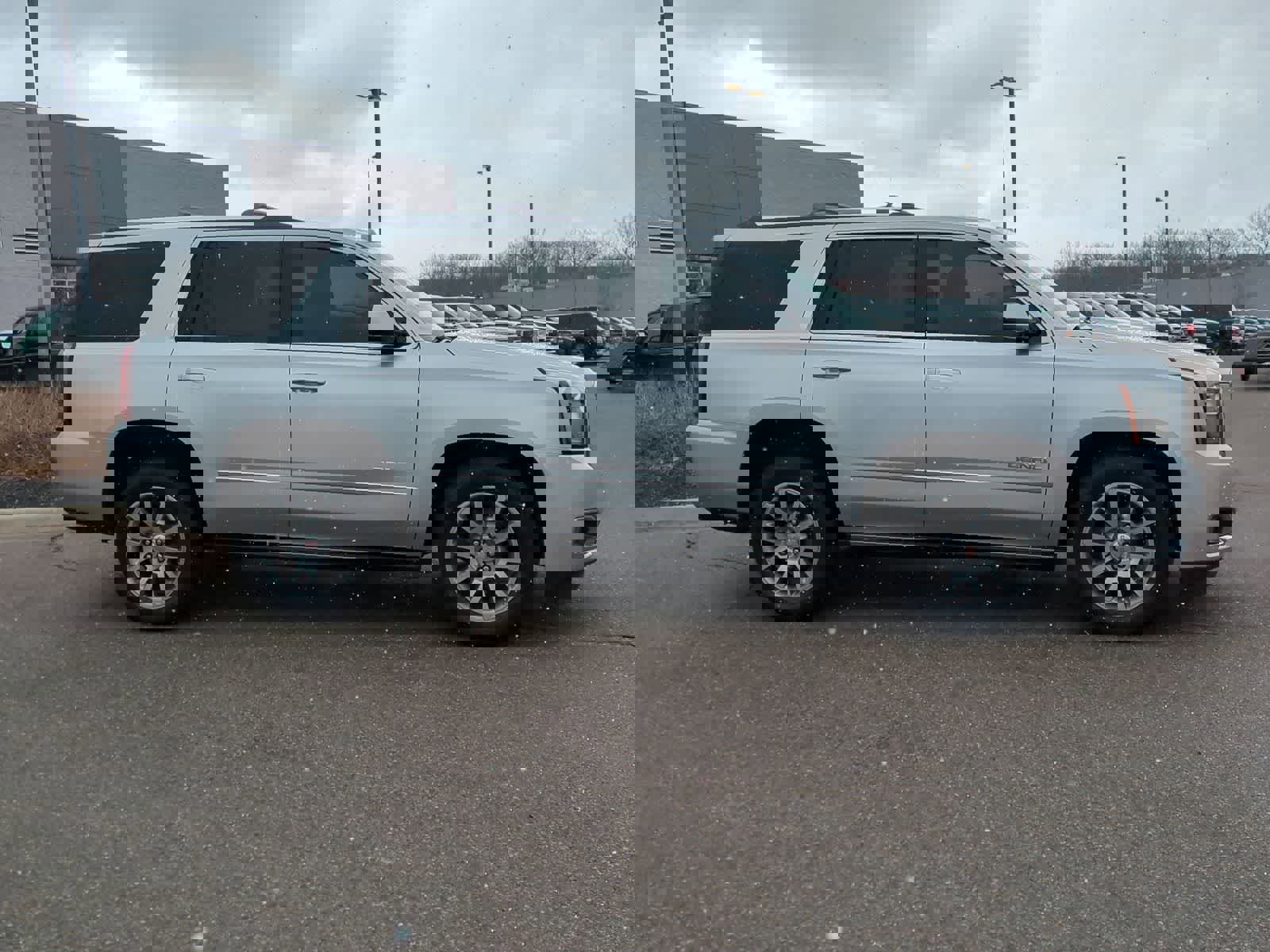 Used 2017 GMC Yukon Denali image 9