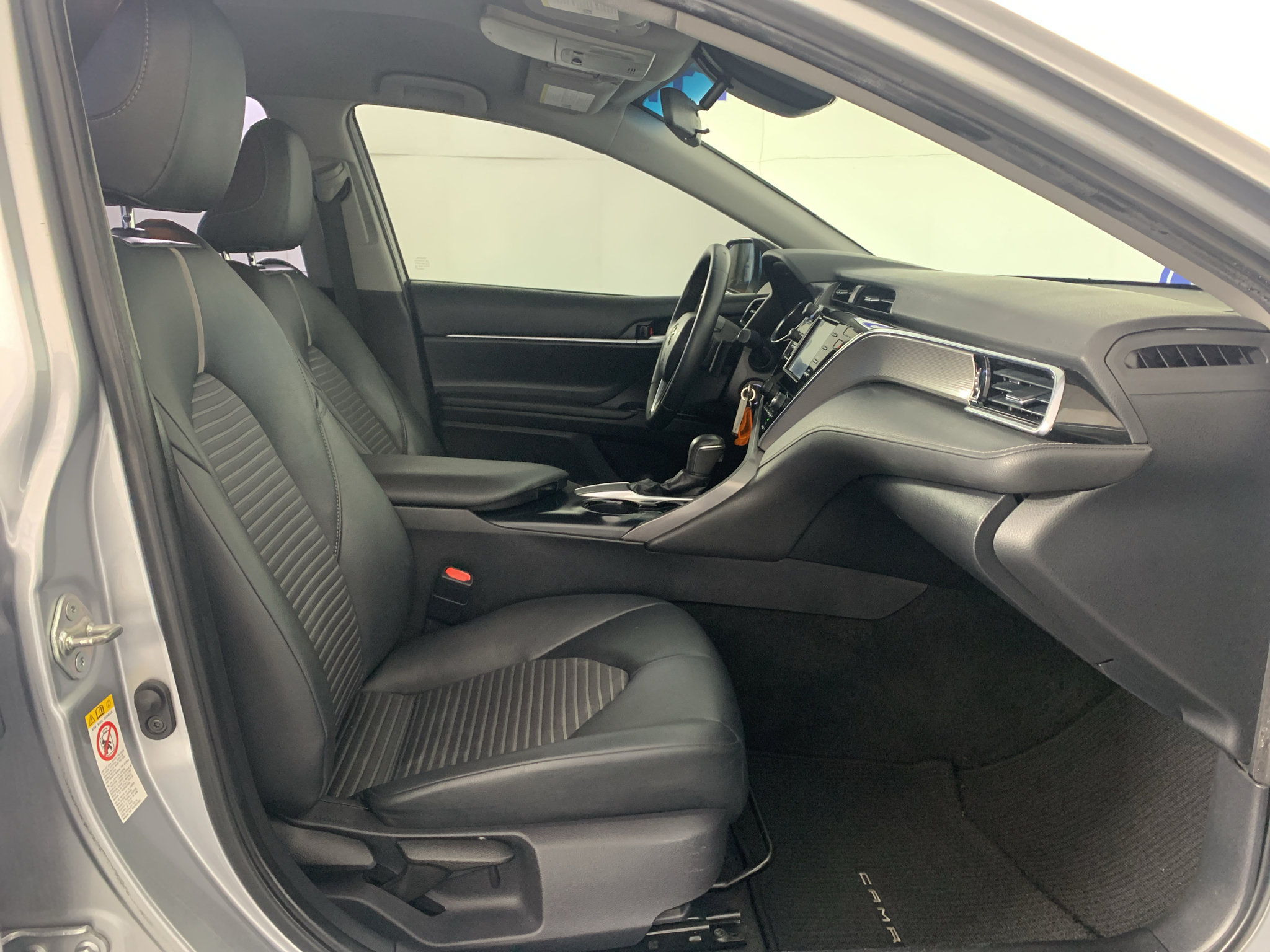 Used 2018 Toyota Camry SE FWD image 36