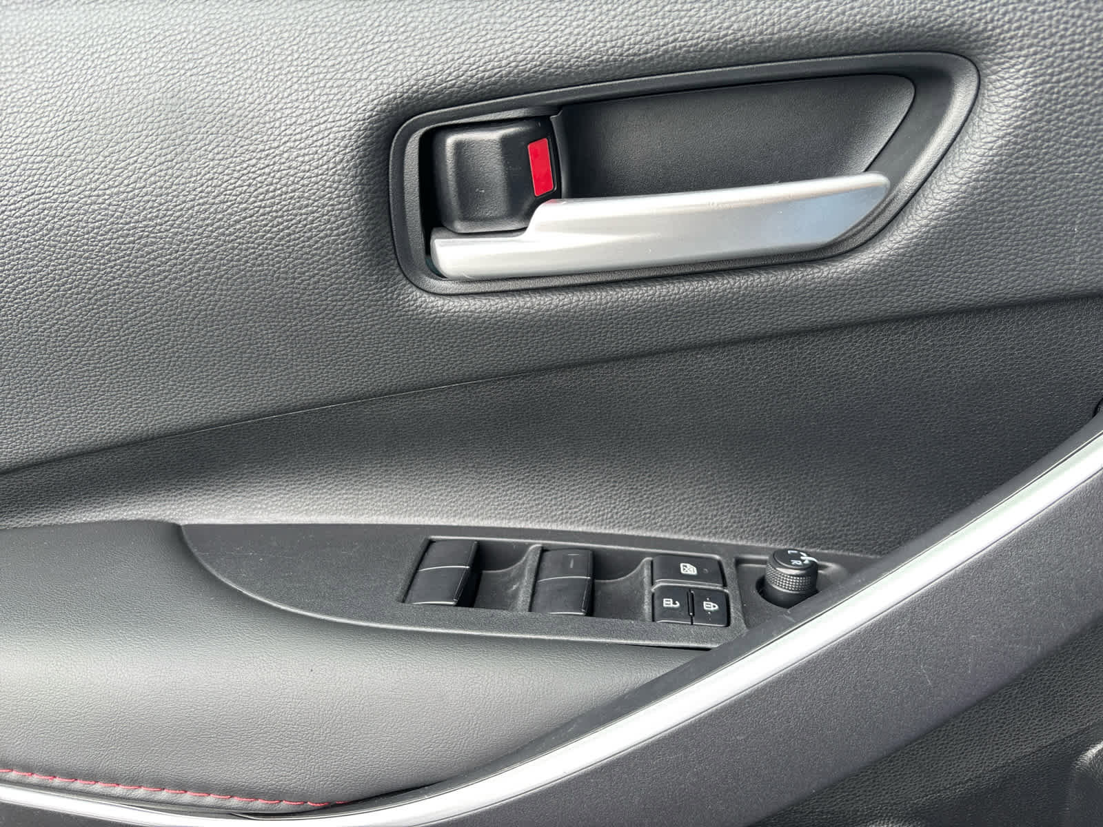 Used 2024 Toyota Corolla SE image 32