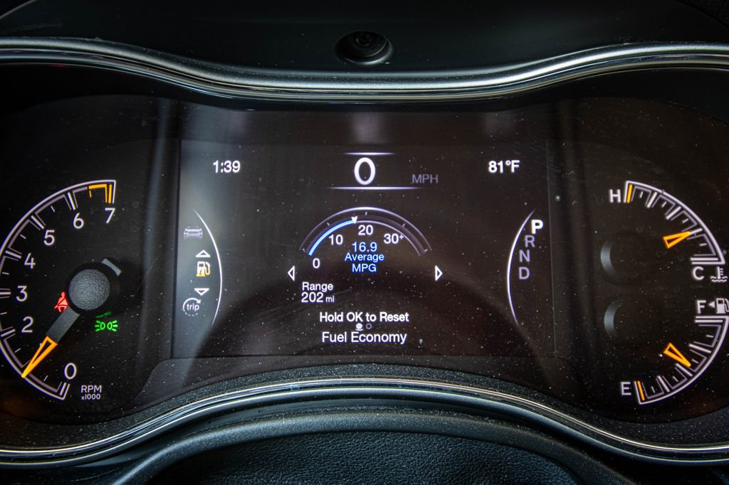 Used 2020 Jeep Grand Cherokee Laredo w/ Security & Convenience Group image 37