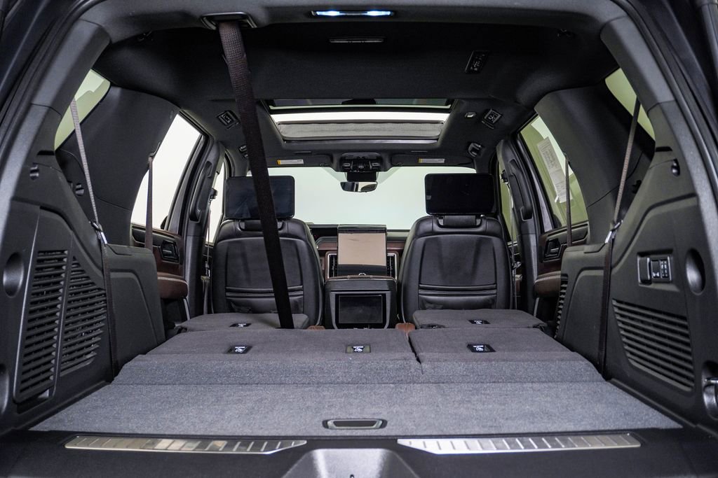 Used 2025 GMC Yukon Denali Ultimate AWD/4WD image 36