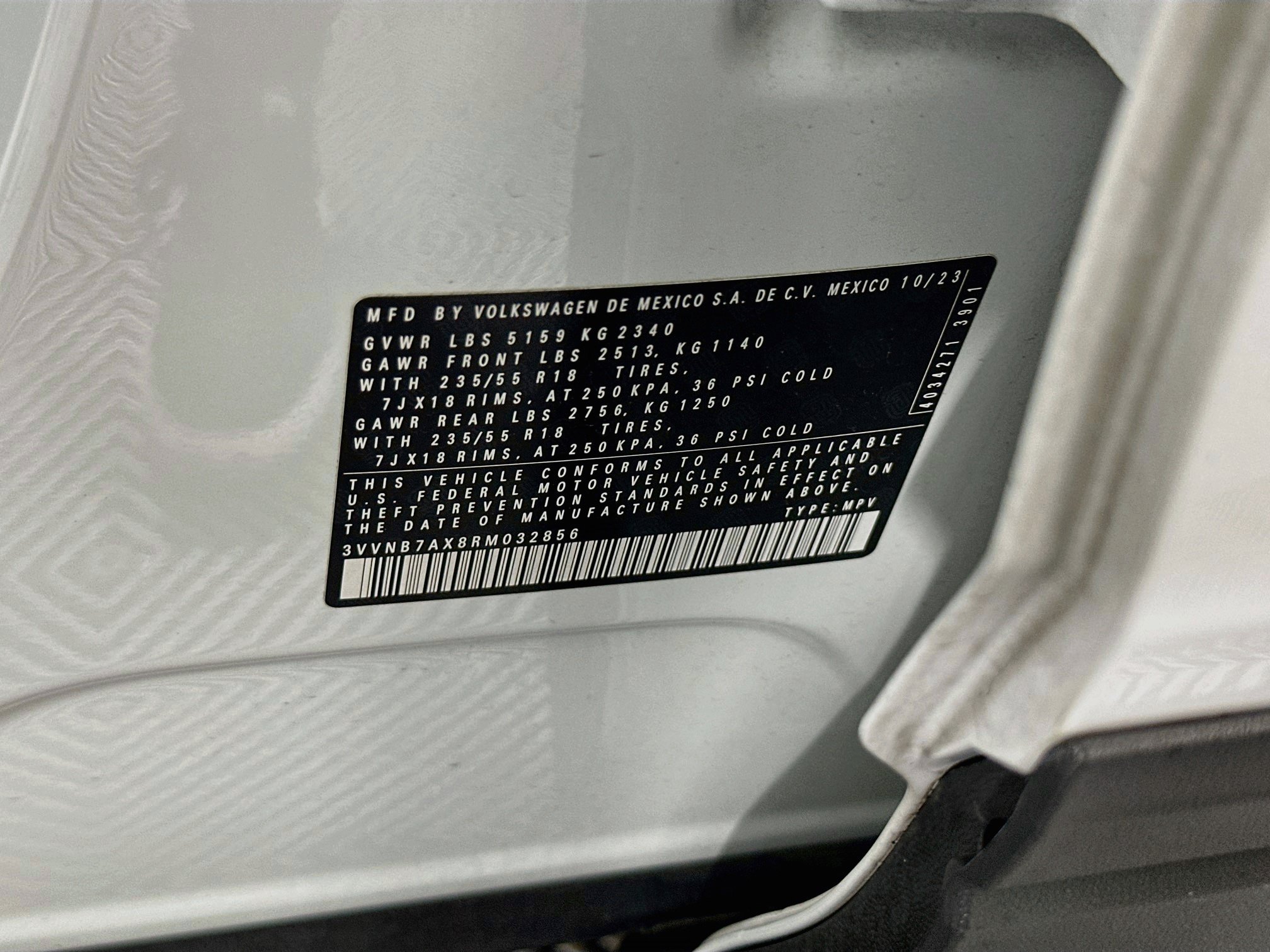 Used 2024 Volkswagen Tiguan SE w/ Panoramic Sunroof Package FWD image 12