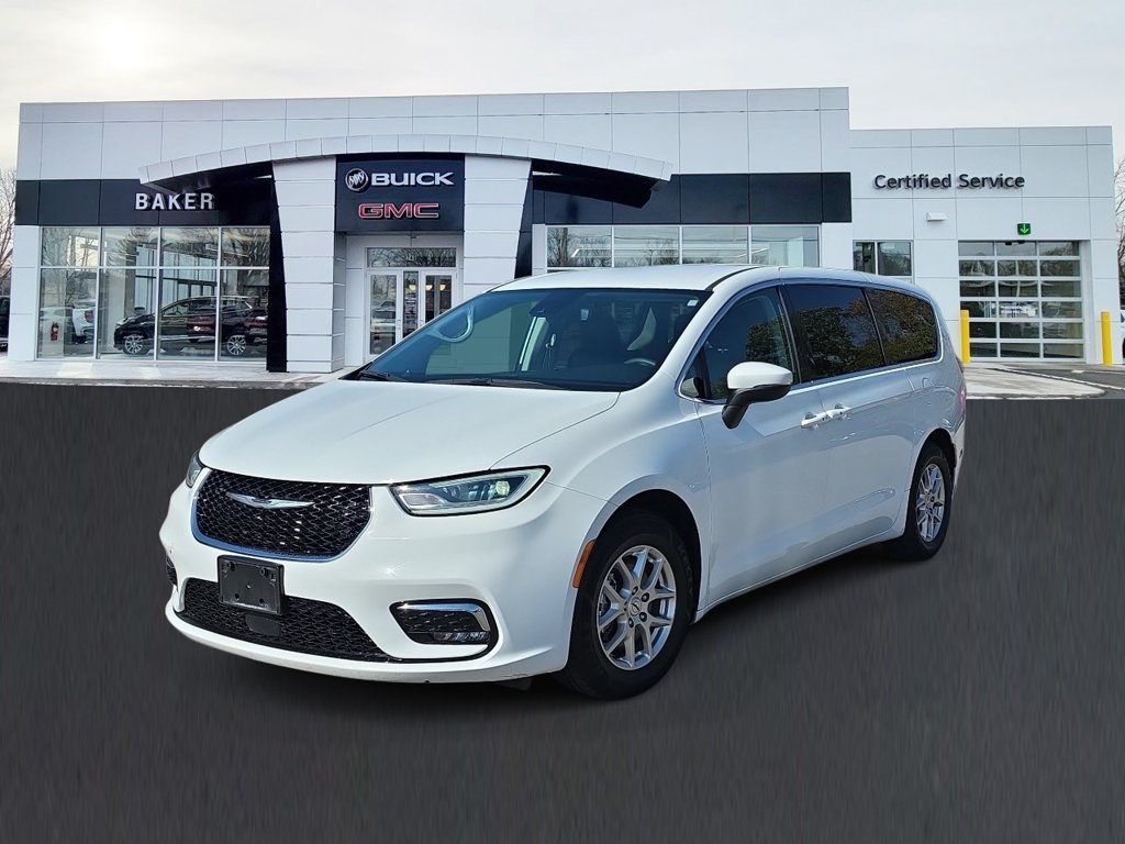 Used 2023 Chrysler Pacifica Touring-L FWD image 1