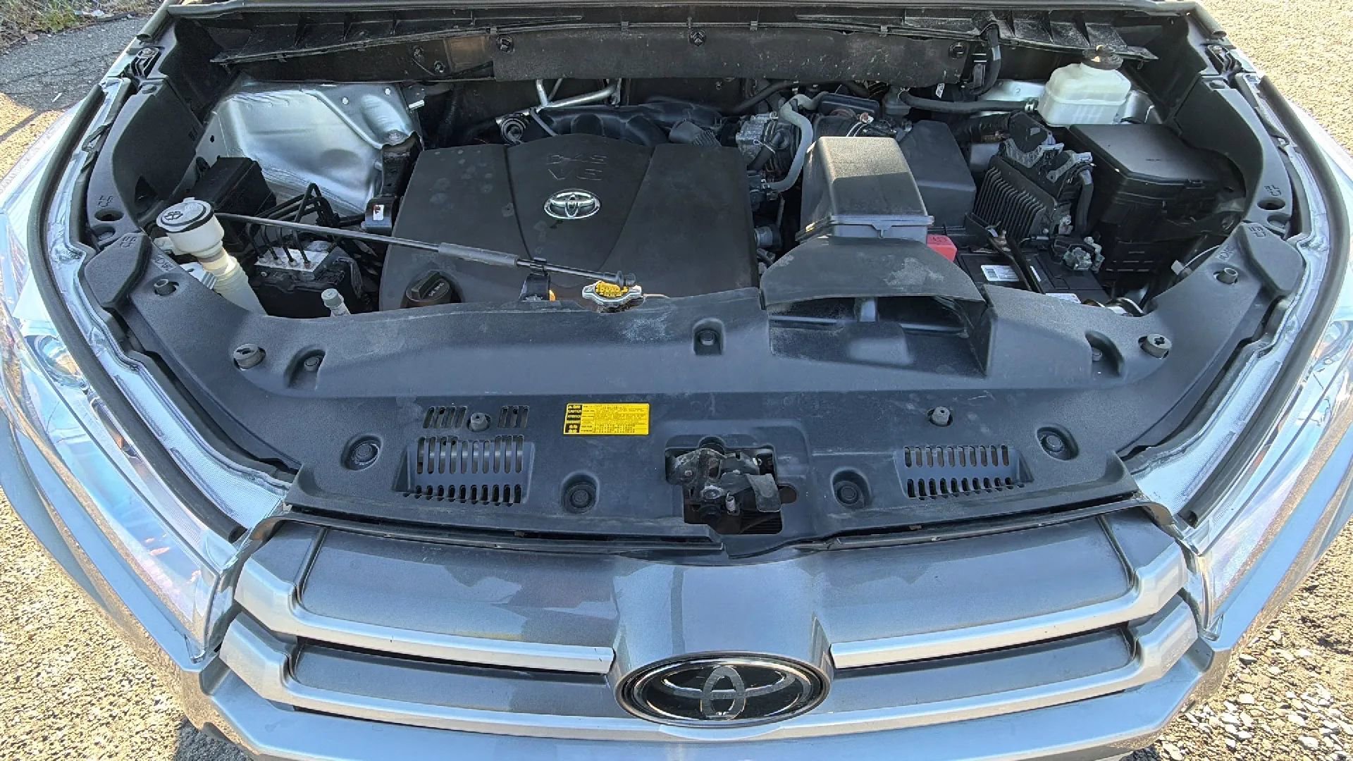Used 2017 Toyota Highlander AWD V6 image 24